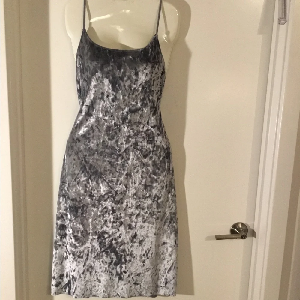 Double Zero Silver / Gray Slip Velvet Dress Size Medium $40 - Picture 1 of 11